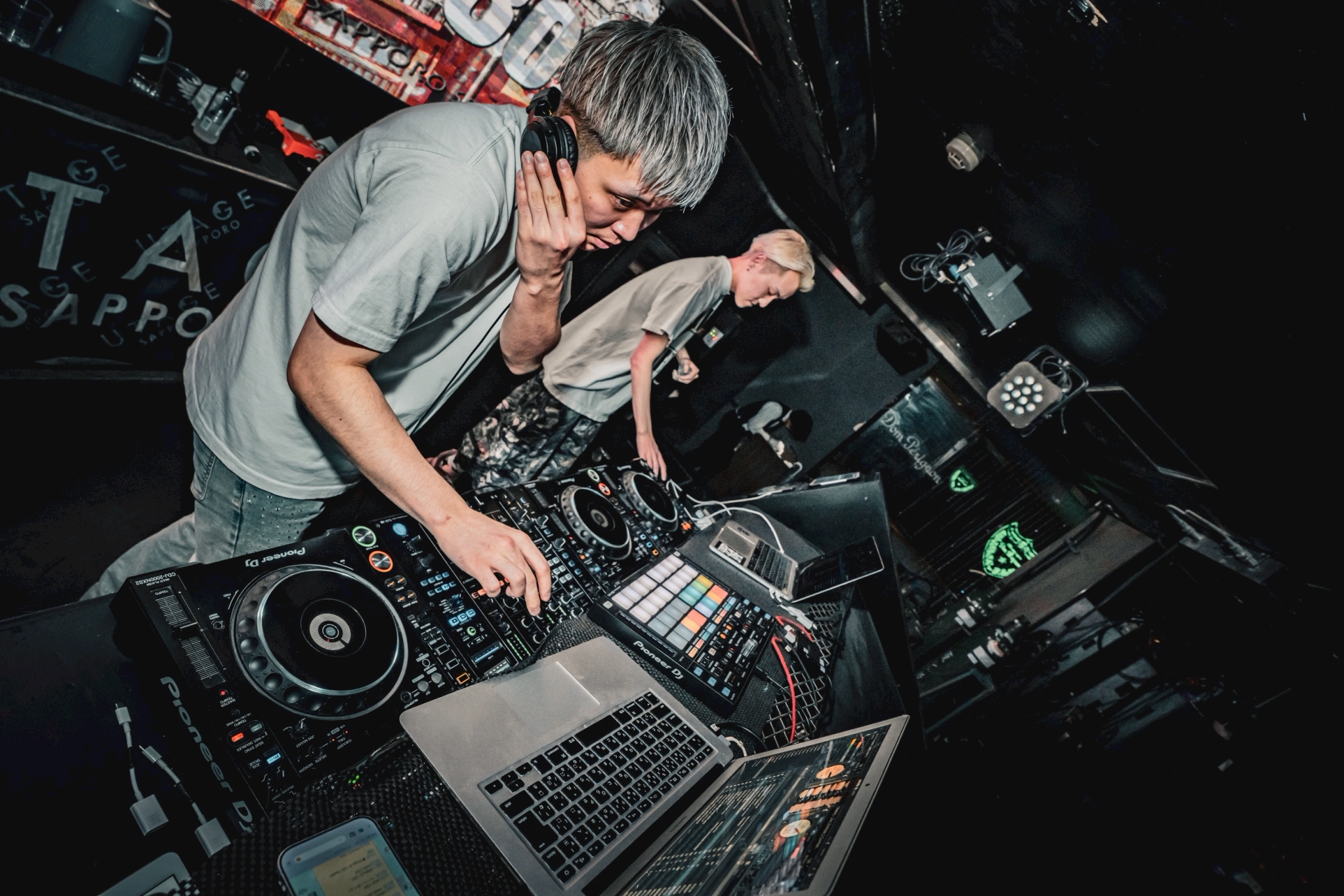 DJ